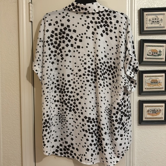 CAbi Black and White Geometric Replay Top - Picture 3 of 3